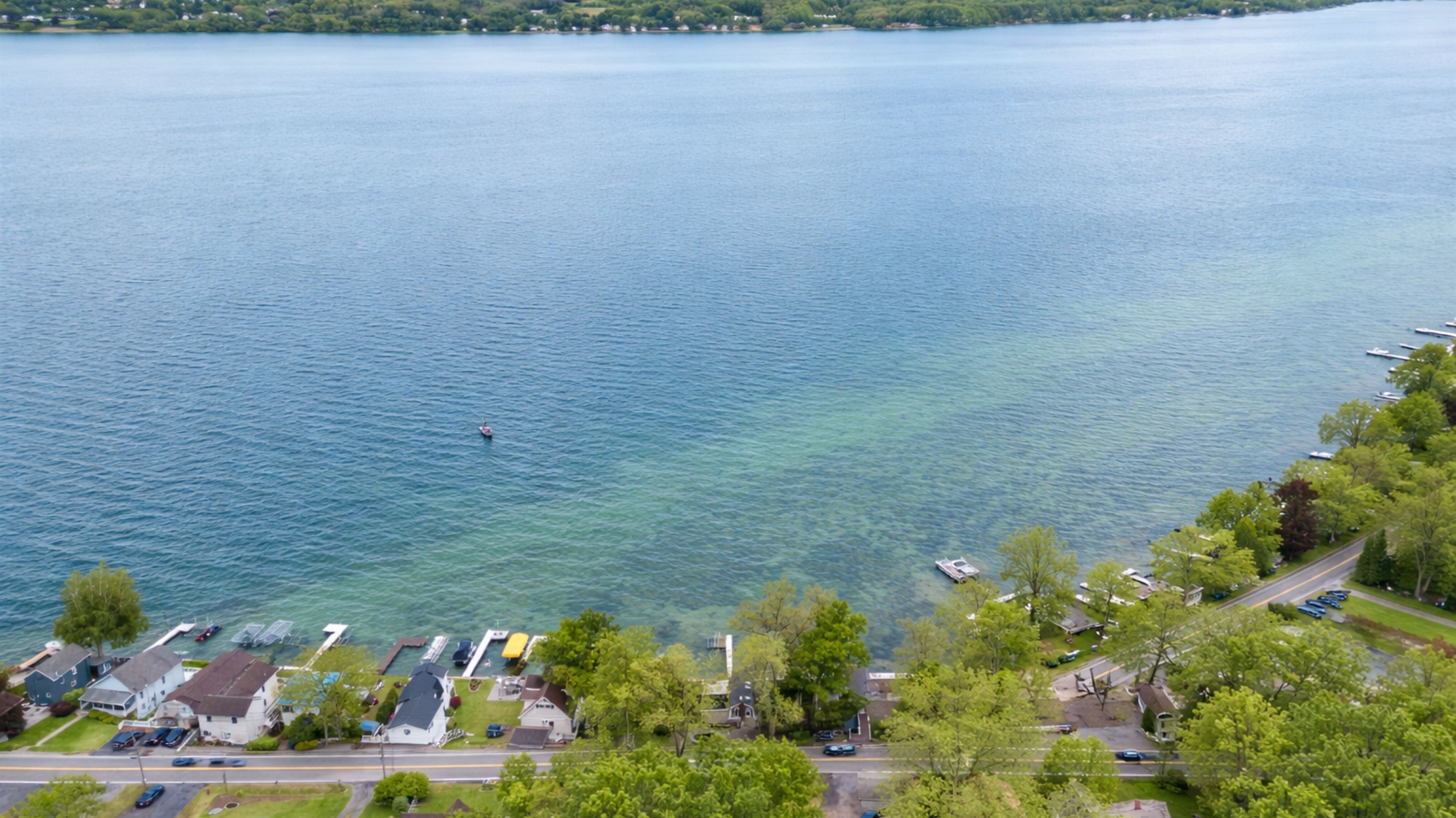 Nestled along a scenic shoreline, this cozy lakefront retreat sits in a charming and peaceful neighborhood 🌳🏘️✨