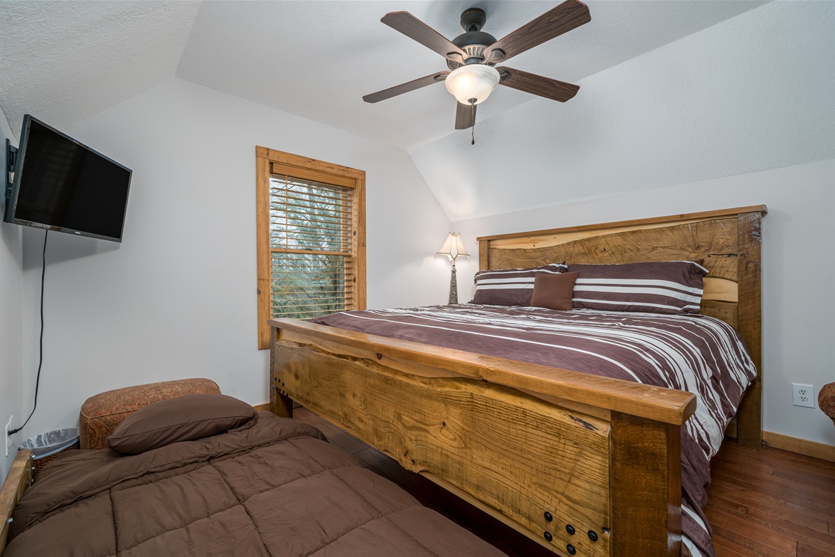 Upper East Bed w/ Twin Trundle