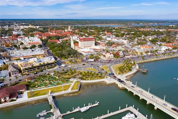 Historic downtown St. Augustine, Flagler College, the Lightner Museum, and the beautiful Bridge of Lions are just 3 miles away from our home.