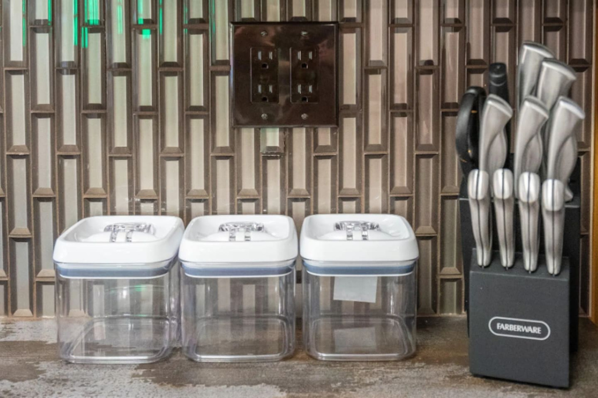 Thoughtful kitchen essentials, from airtight containers to a full knife set, mean this space is ready for real cooking, not just reheating.
