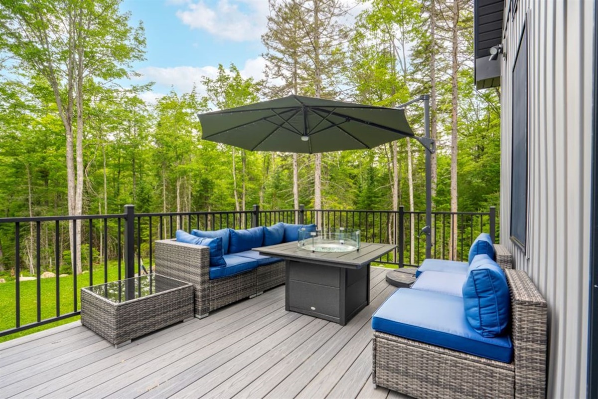 Mornings at Basecamp look like this ☀️ Pour your coffee, settle into the sun, and let the day unfold at your pace—from porch lounging to trail exploring.