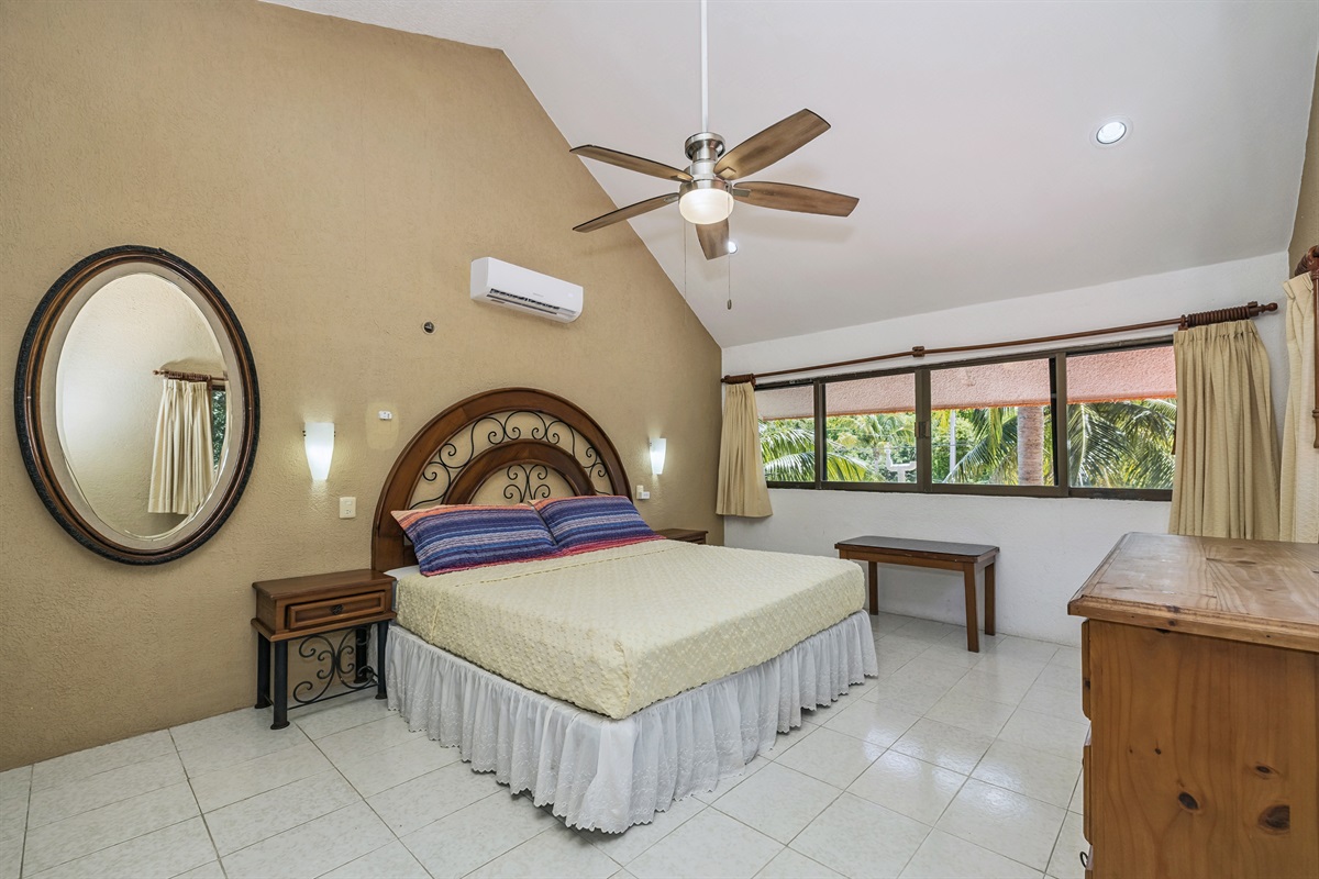 Bedroom 5, King Bed, Private Bath