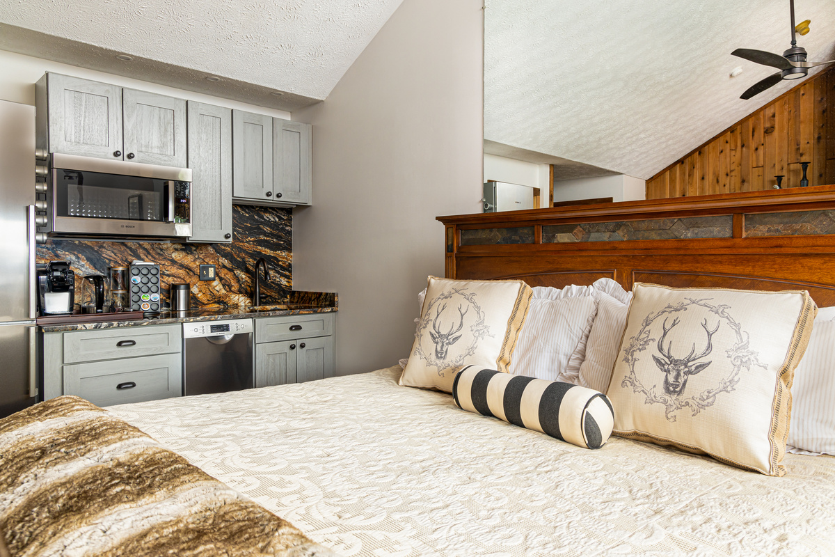 "Inn" 143, Black Bear Resort photo