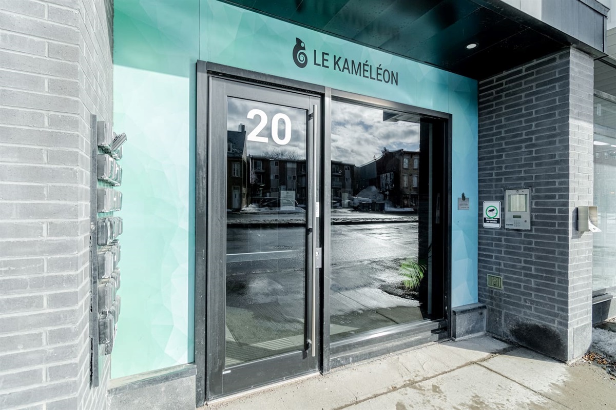 Vue de l'entrée du Kaméléon. L'accès se fera à l'aide de digicode.