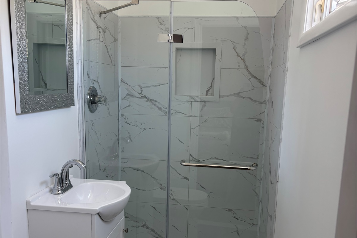 En-suite full bathroom