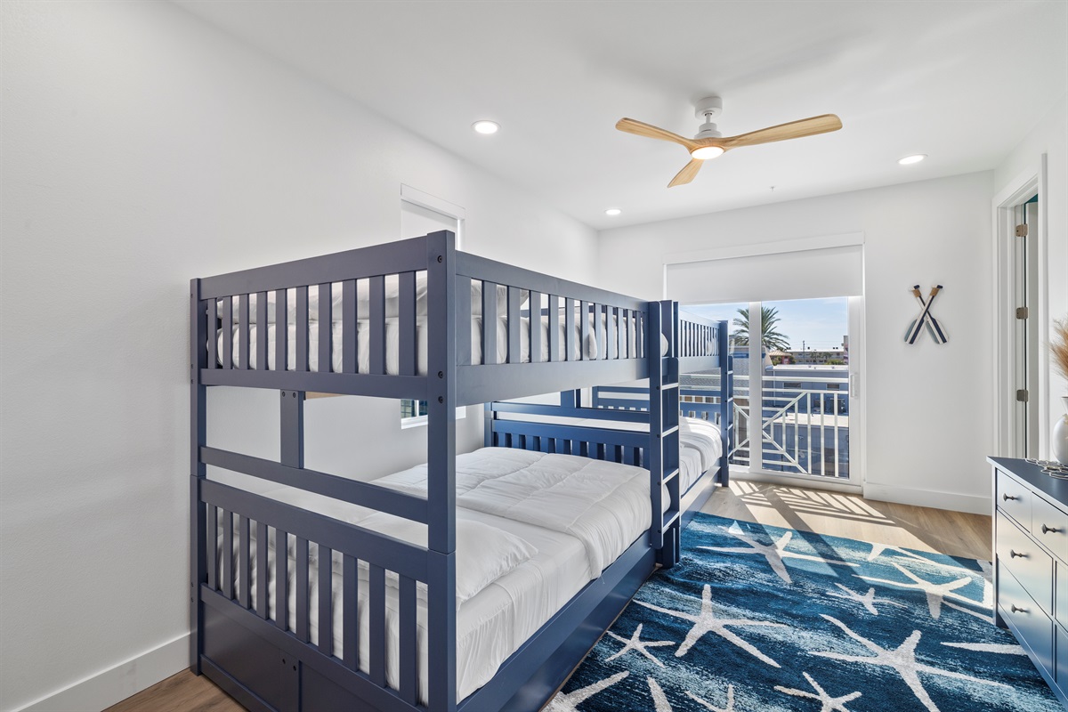 4 full beds and 2 twins and a chest full of toys for kids!