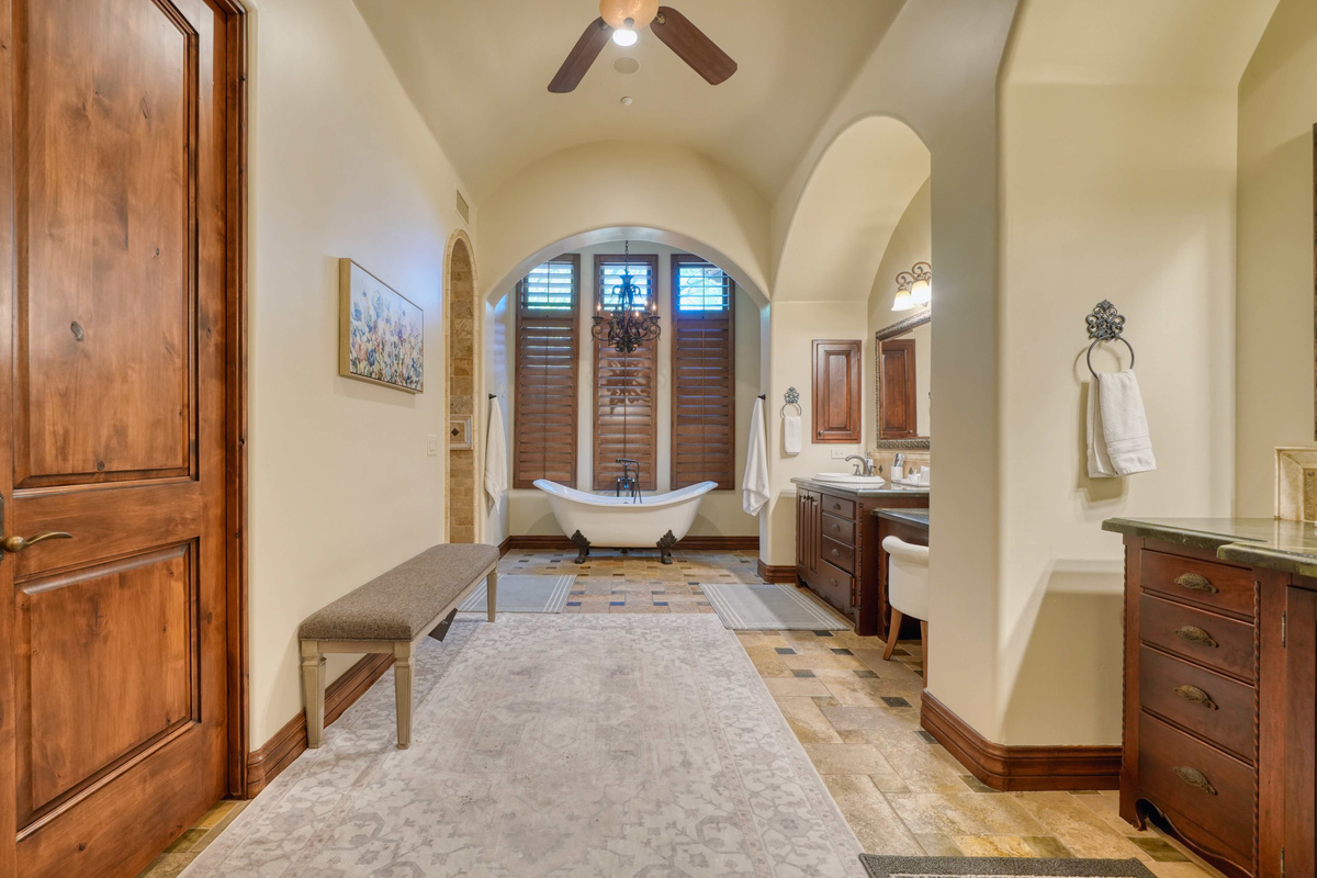 EPIC Sweetwater Estate | 5BR, Pool, Hot Tub & Casita — EPIC Sweetwater Estate | 5BR, Pool, Hot Tub & Casita, Scottsdale, Arizona — photo 44