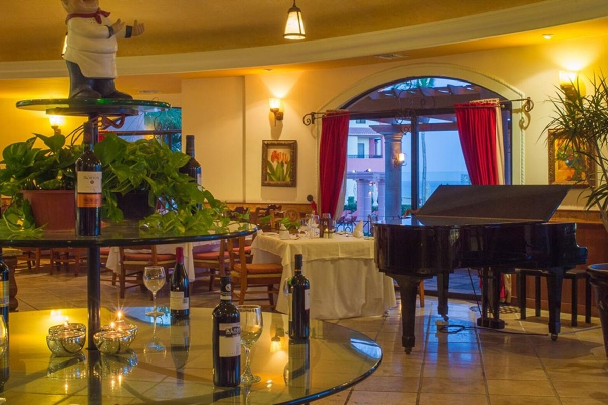 Dining at Playa Grande, Vacation Travel Exclusives