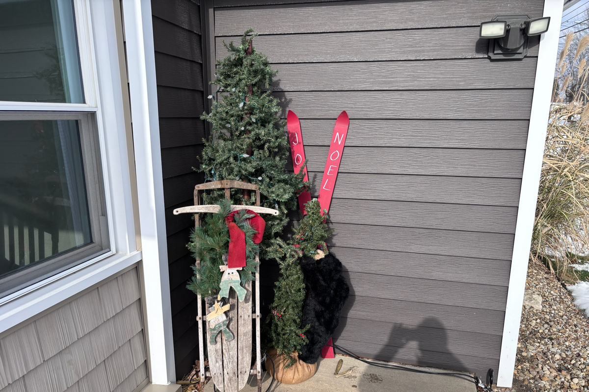 Seasonal outdoor details at the entrance.