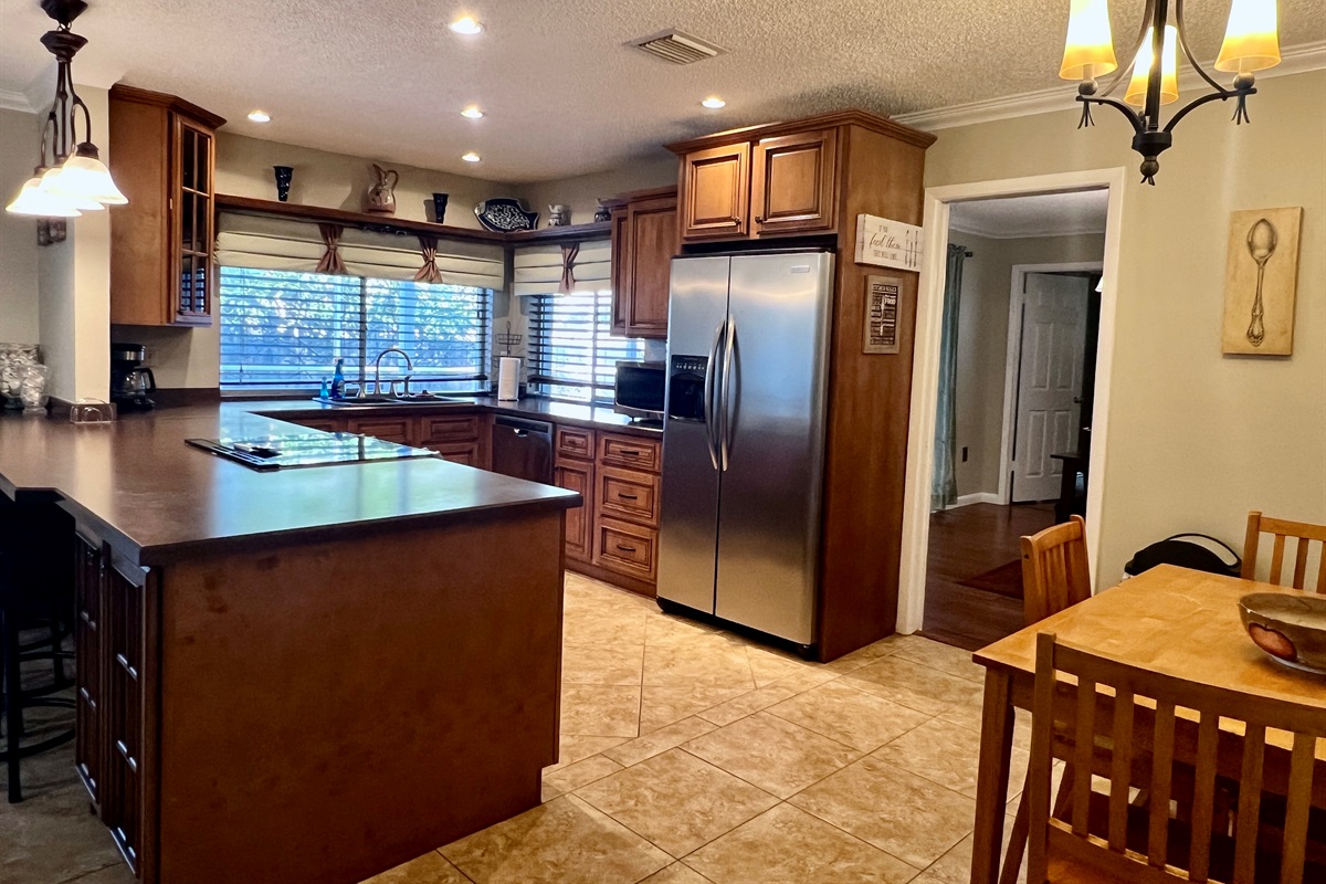 Kitchen/ Breakfast nook