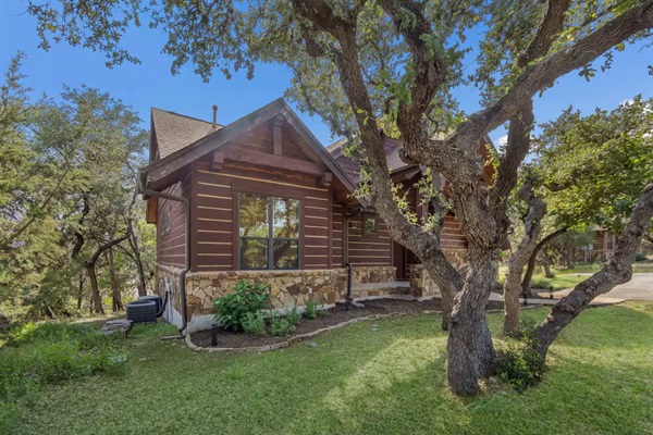 Twisted Oaks - Lake Haus (Hollows Resort)