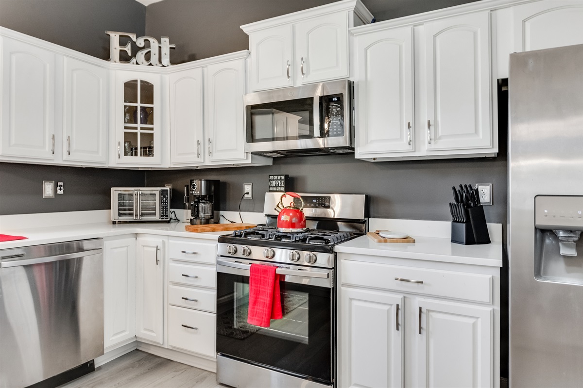 Kitchen Delight: Modern appliances & bright decor await for your culinary adventures!