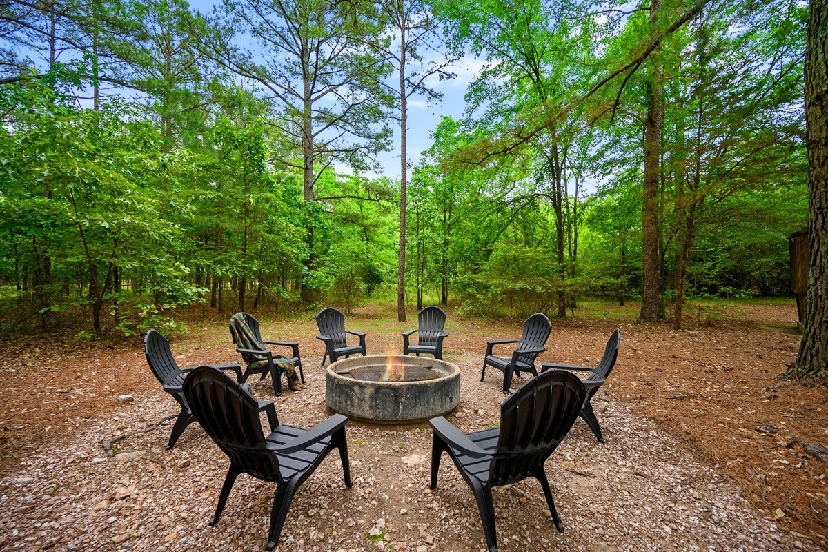 A guest favorite! Roast marshmallows and share stories around the firepit, surrounded by nature and starry skies.