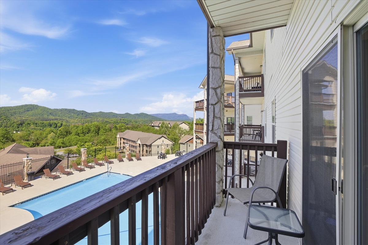 Out on Unit 1’s porch, you’ve got the best of both—pool just below and mountains beyond. Sit down, stay a bit, and let the view do the rest.