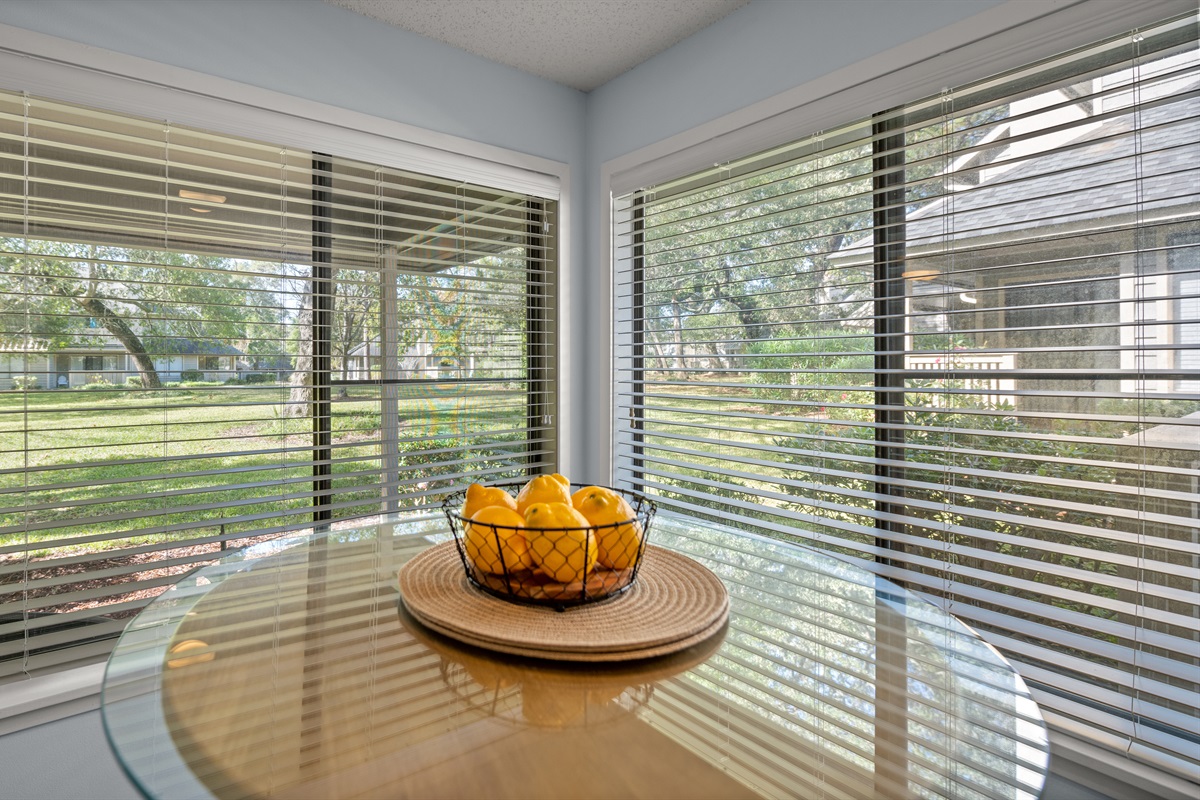 Eat in Dining area with seating for 4