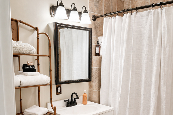 Nicely appointed bathroom