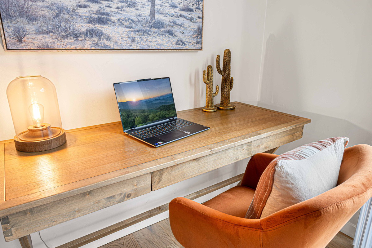{Wifi} Dedicated workstation with 1G High-Speed WiFi for teleworking or staying connected with friends & family. 
