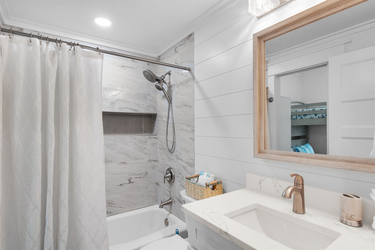 Full bathroom with tub/shower