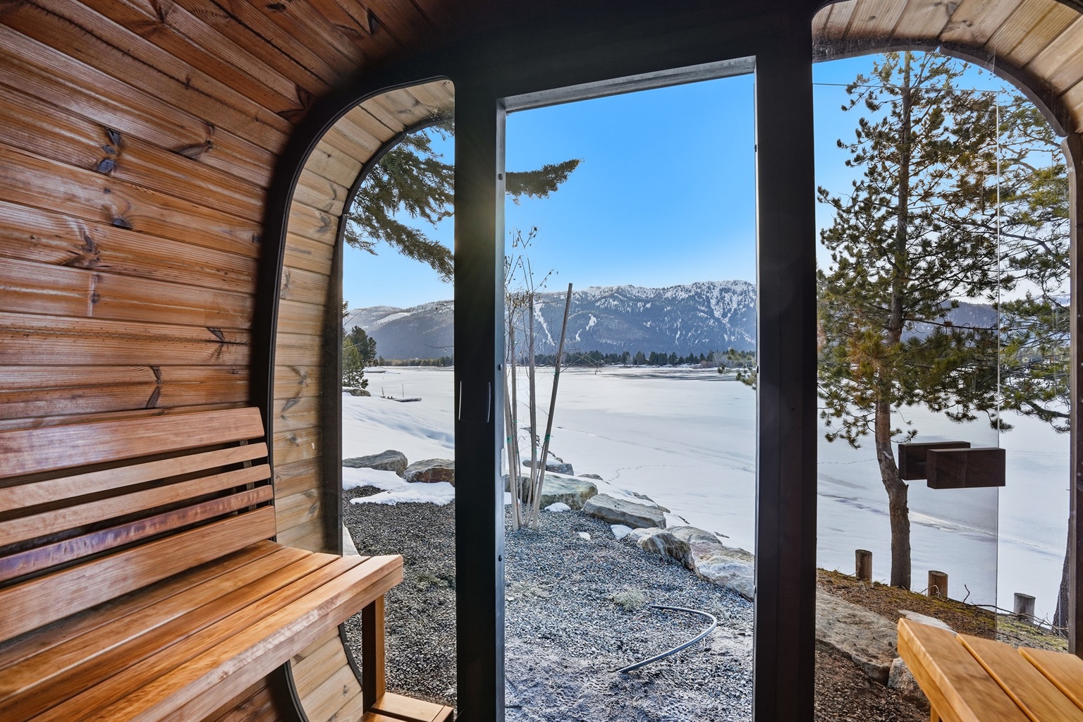 Relax in This Panoramic Sauna With Breathtaking Lake Views