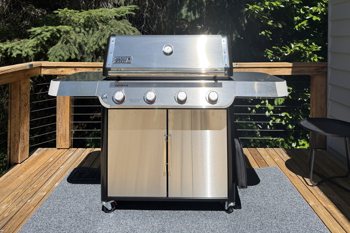 Large Weber Grill to enjoy cooking outdoors for the entire group.