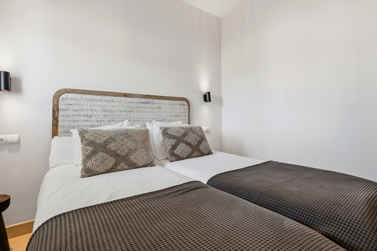 Guest bedroom