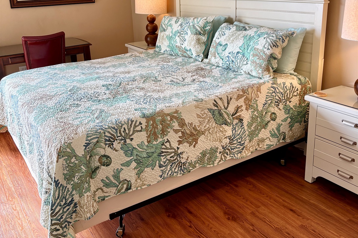 Primary Bedroom w/King Bed, Desk