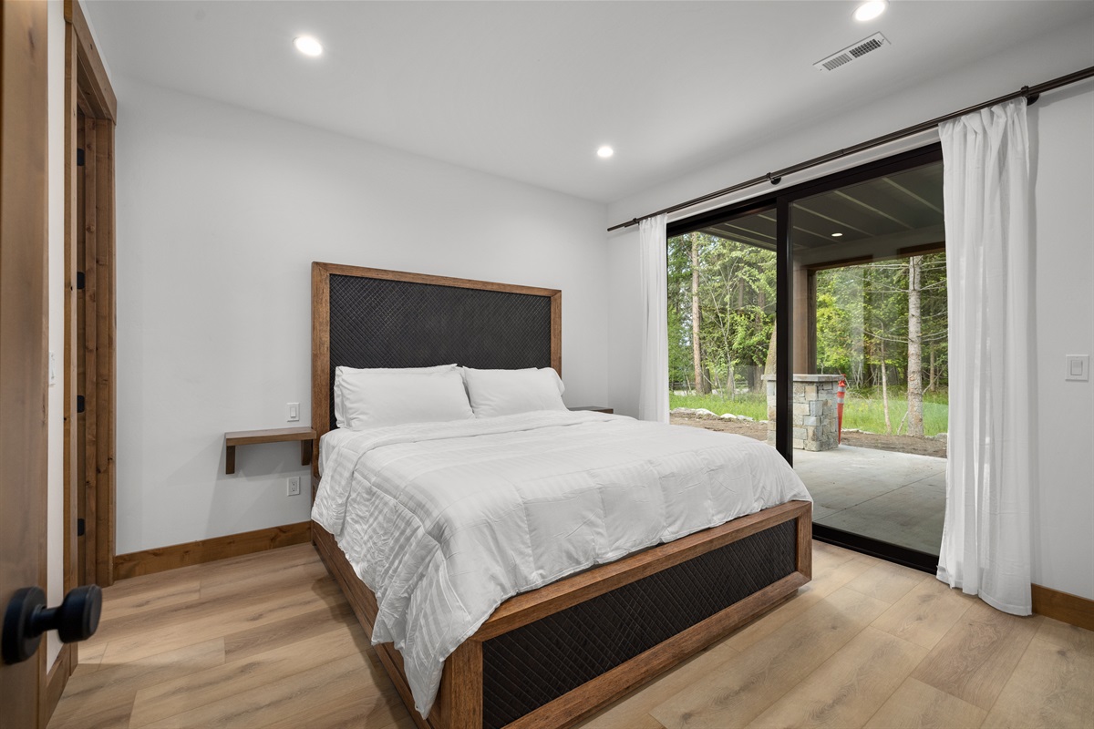 Bedroom 3 | King Bed