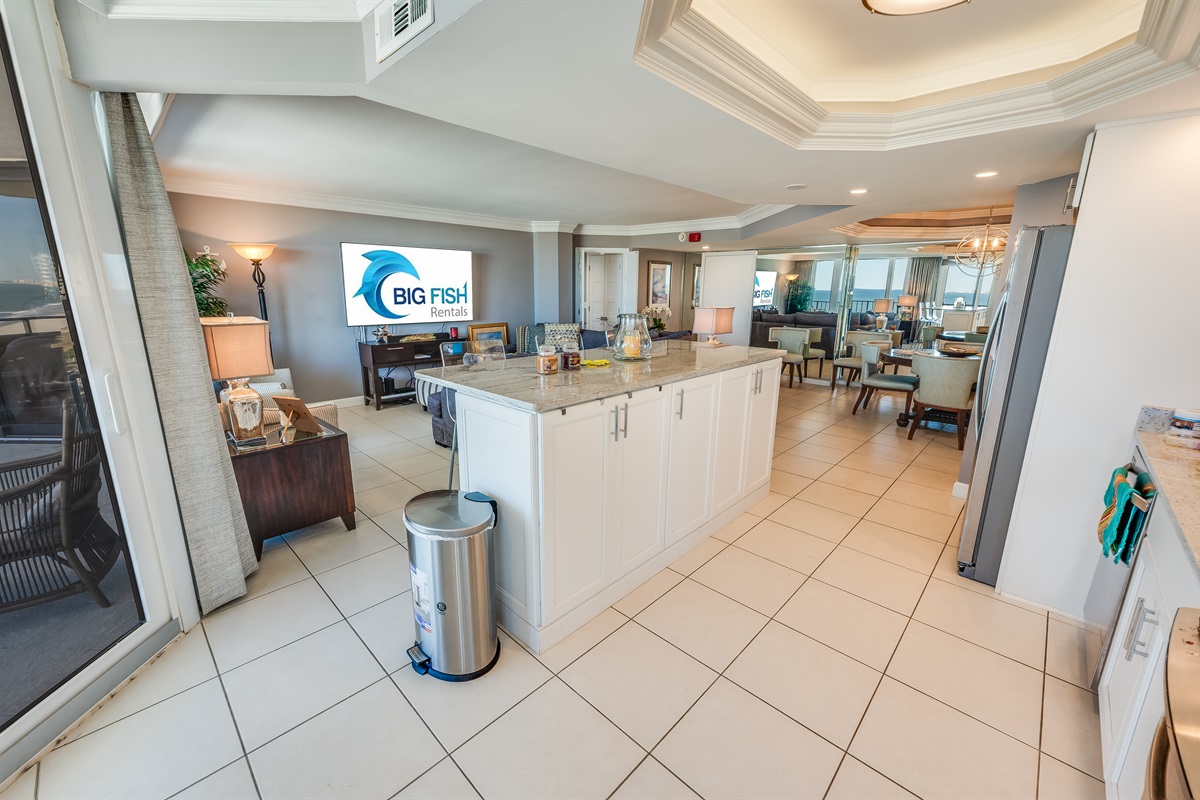 Amazing Living Room with Stunning Views🌊☀️