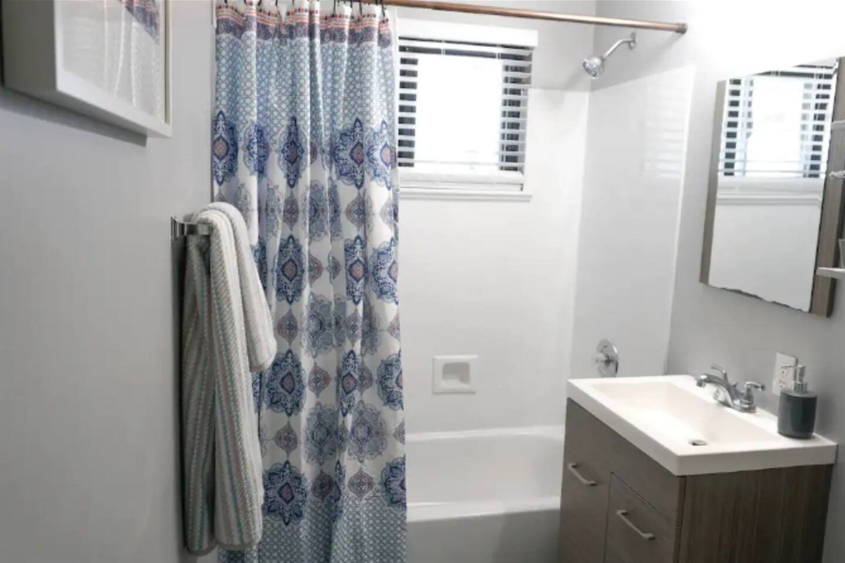 Second full bathroom with tub