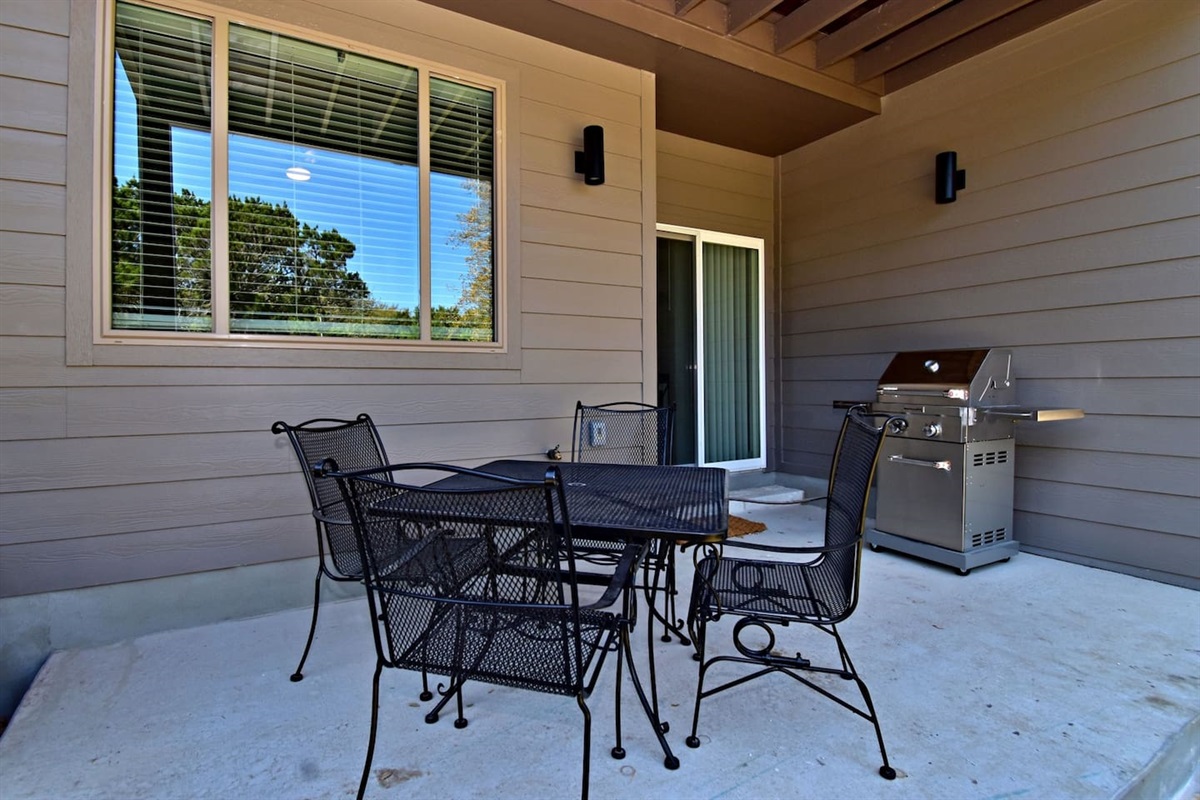 Lower Patio with Dining Table & Grill