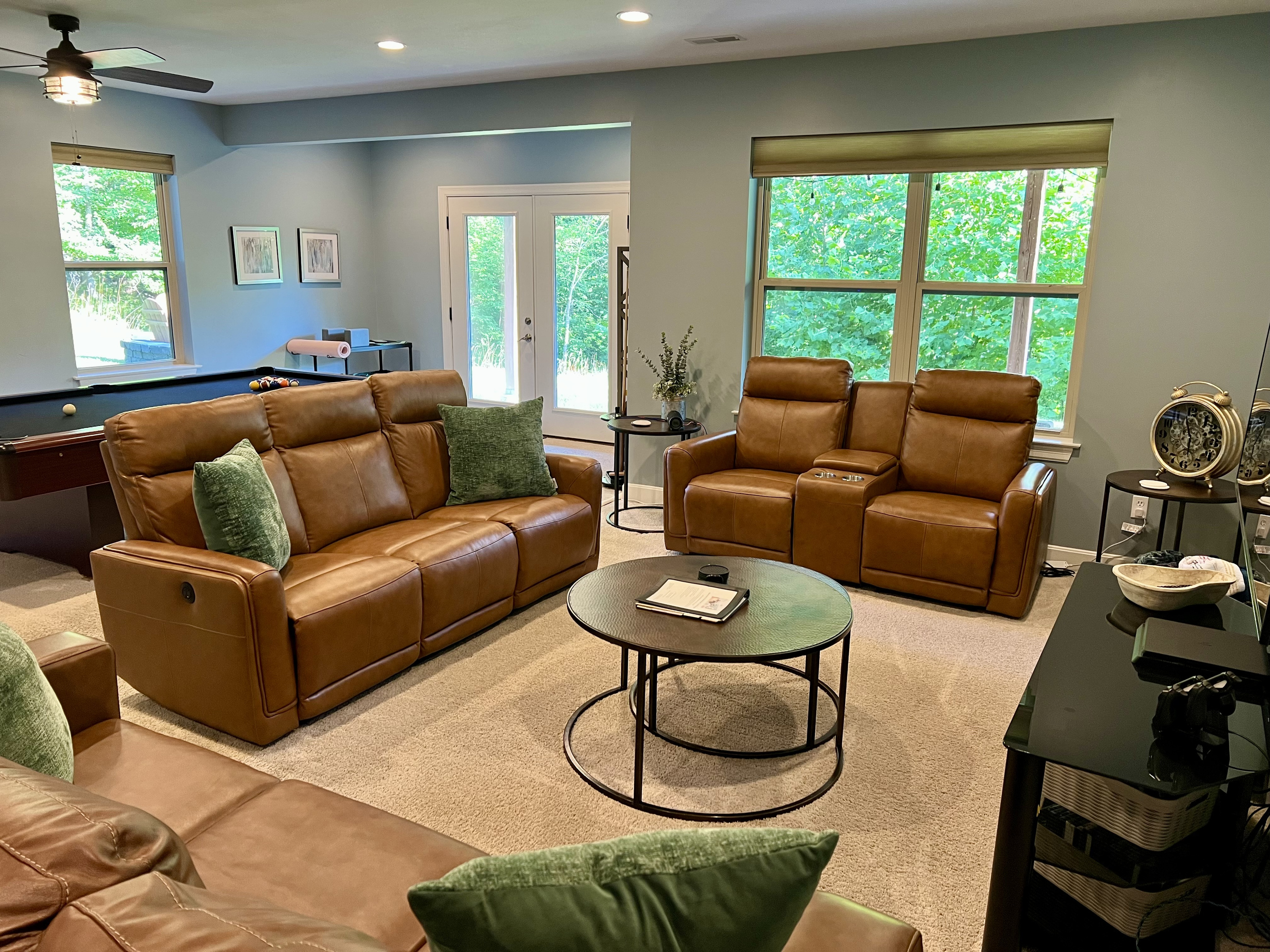 There are 4 recliners in the couches