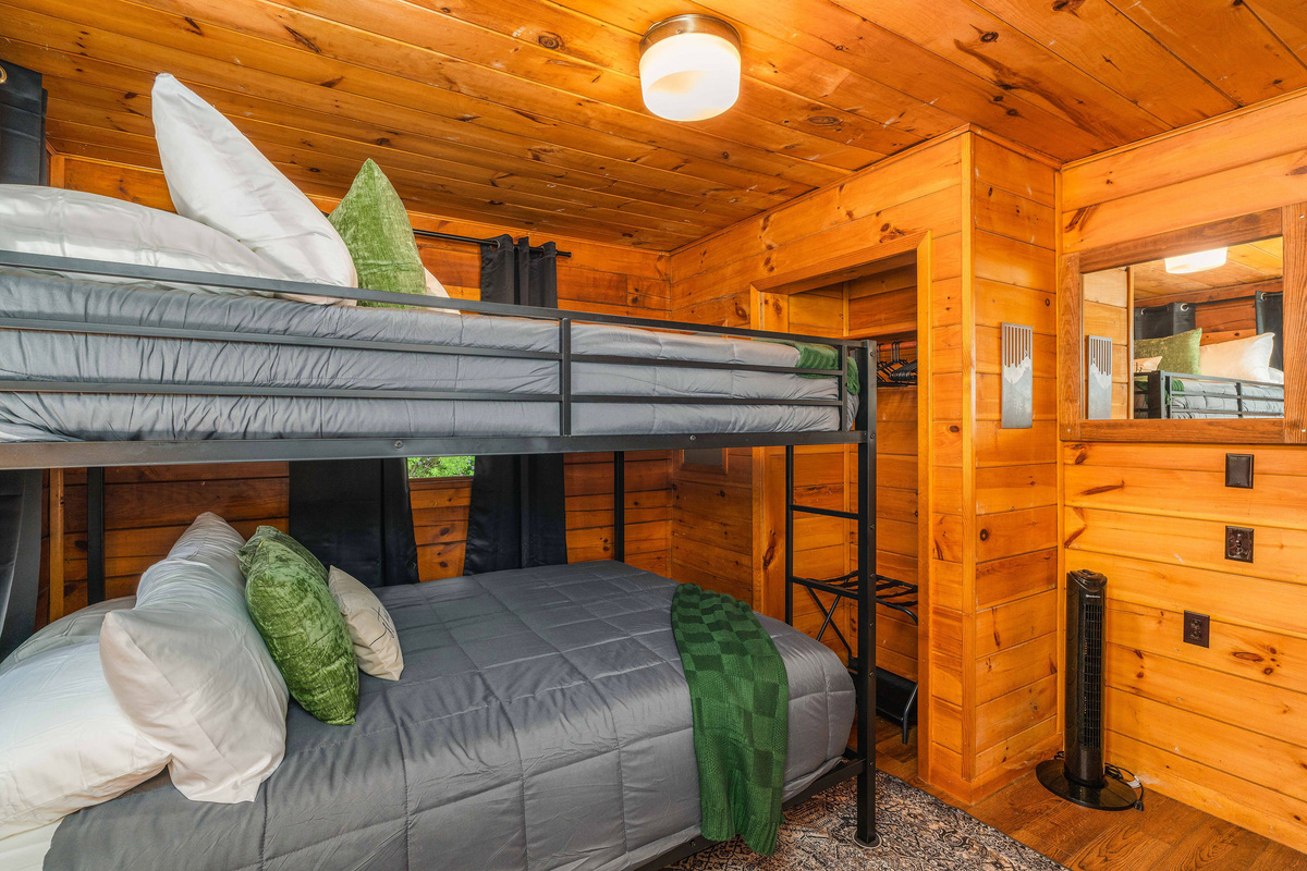 🛌 Quality mattresses and fresh linens on both queen bunks — comfort, top to bottom.