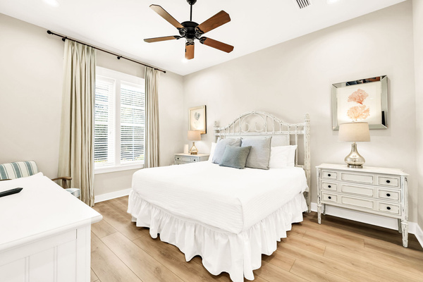 1st Floor Master Bedroom (King)