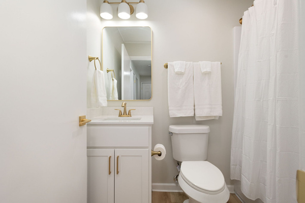 The Irish Retreat | 2BR/2BA Near Notre Dame | Private Balcony, photo 5