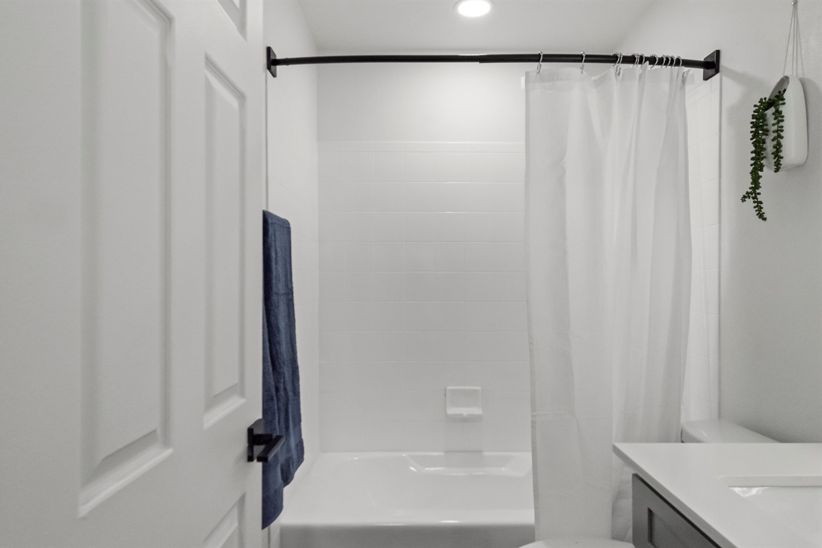  Soak in a clean, comfortable tub designed for relaxation.
