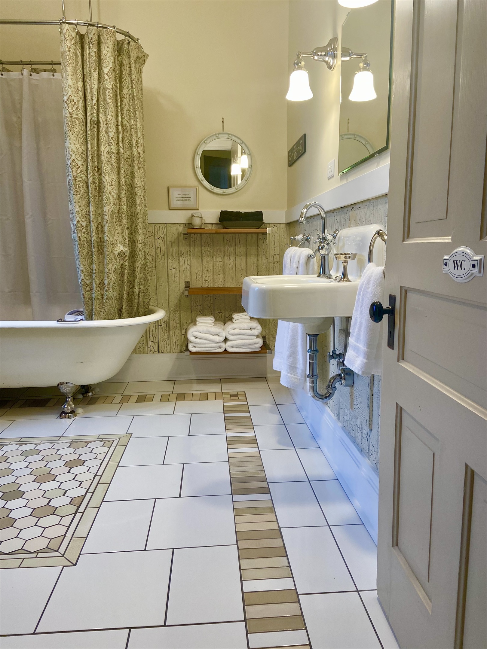 2nd Floor, Bathroom