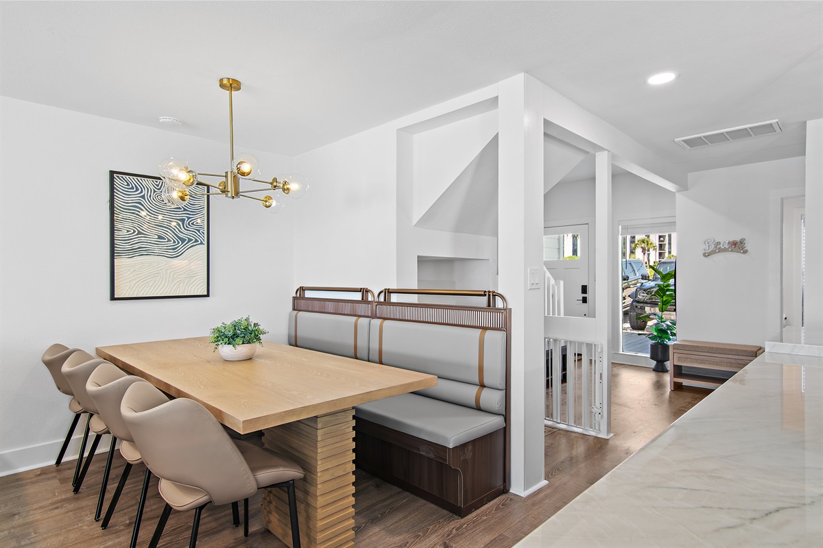 Dining with Gulf and Beach Views at Green Reef 1! Seating for 14 in the Dining Room & Kitchen + seating for 14 on the 1st floor beachfront patio