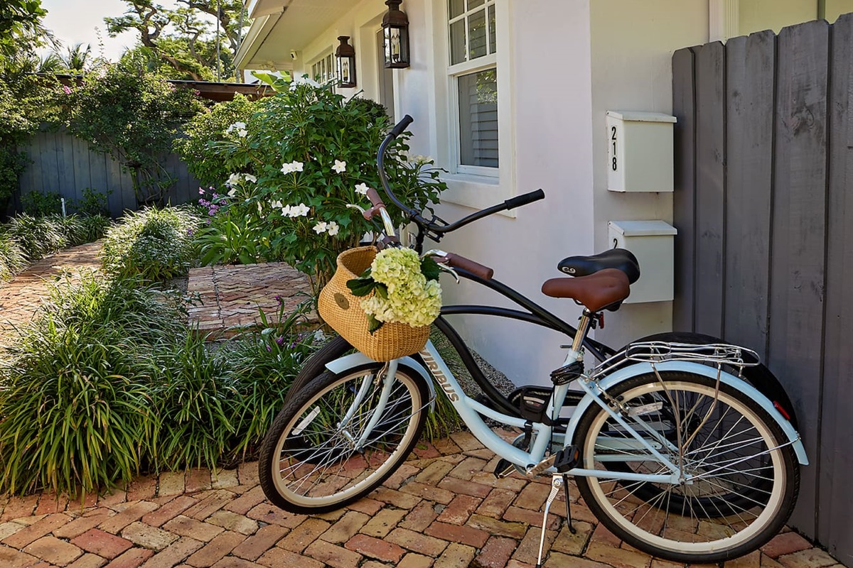 Enjoy a day of exploring or a quick ride to the local French bakery on our stylish beach cruisers.