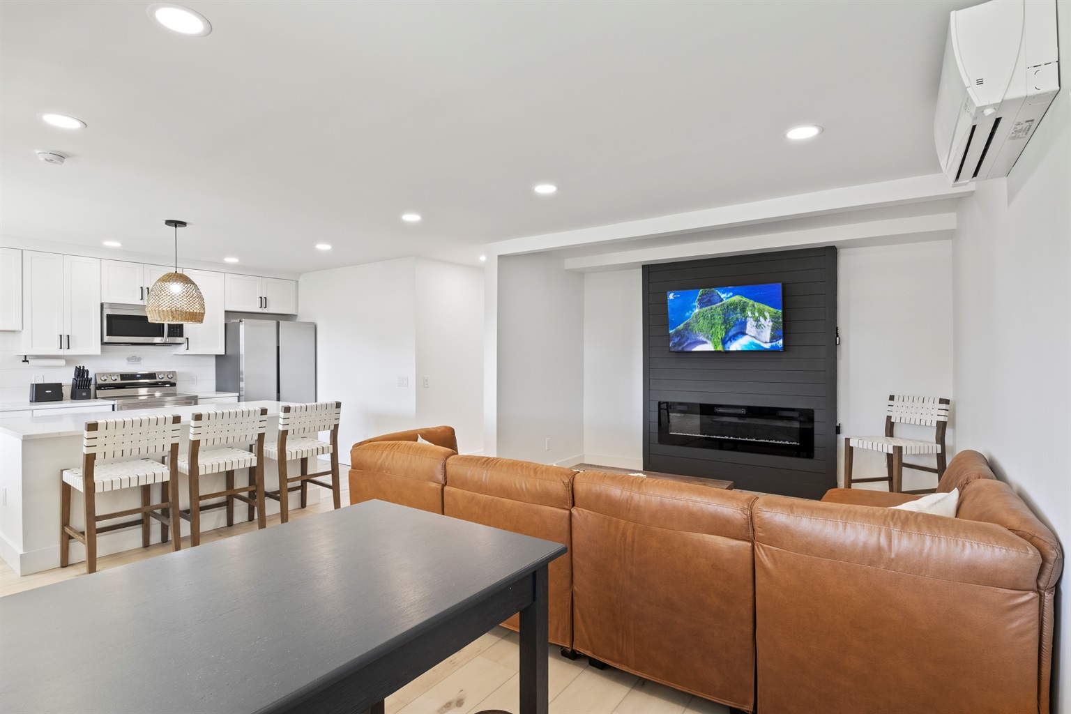 Living/Dining combo, Dining table has 4 stools