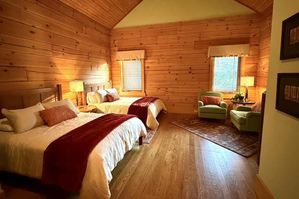 Second bedroom with 2 queen beds and a smart TV