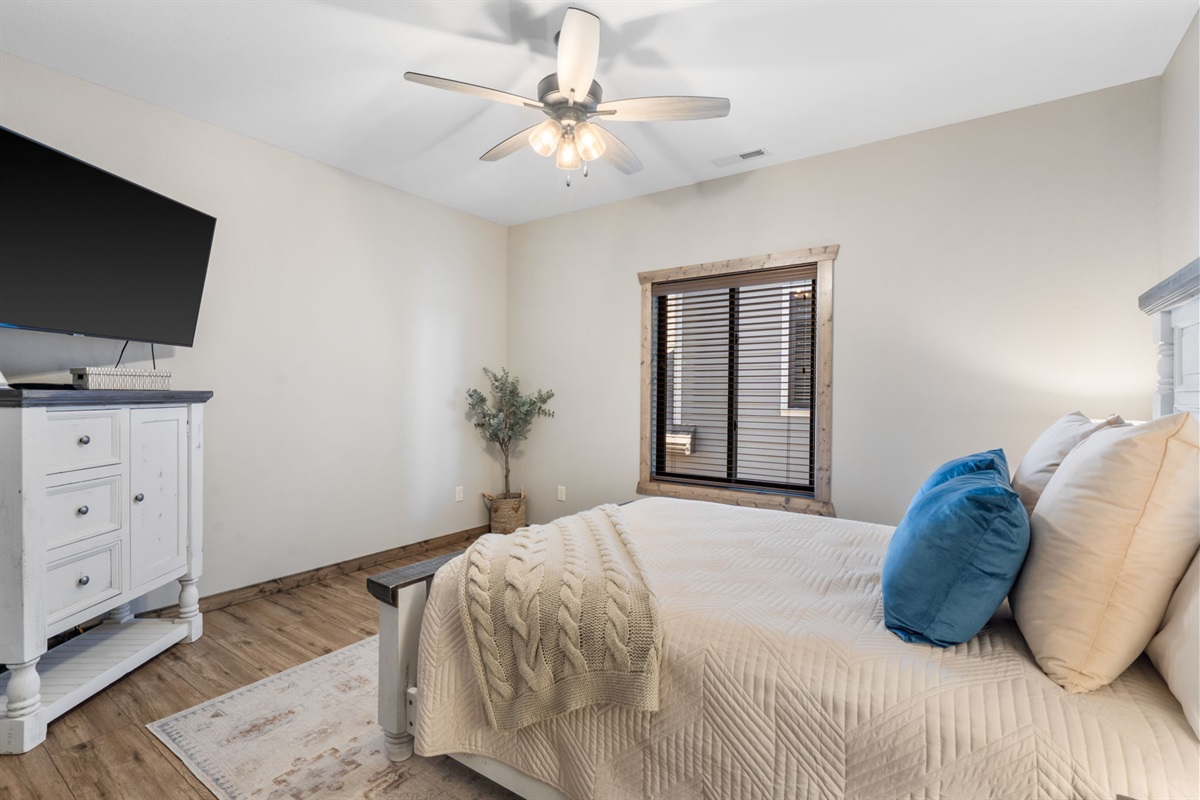 Upper level Queen bed #2