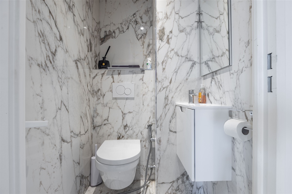 Independent Toilet