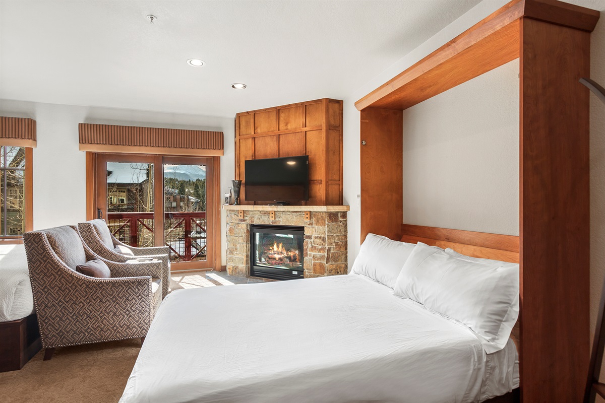 3rd bedroom lock-off Queen murphy bed
