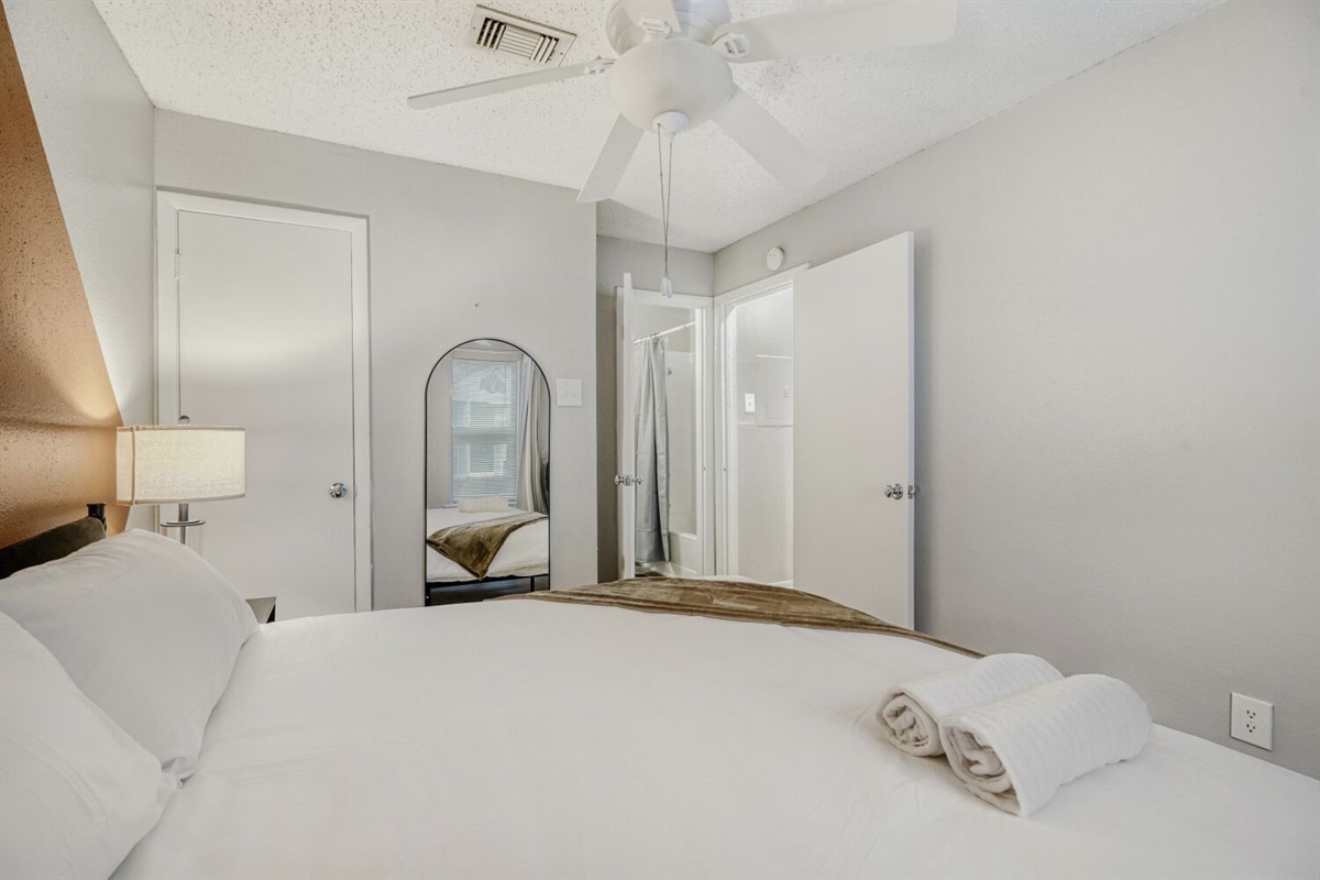 Bright and cozy bedroom with soft tones and a relaxing atmosphere.