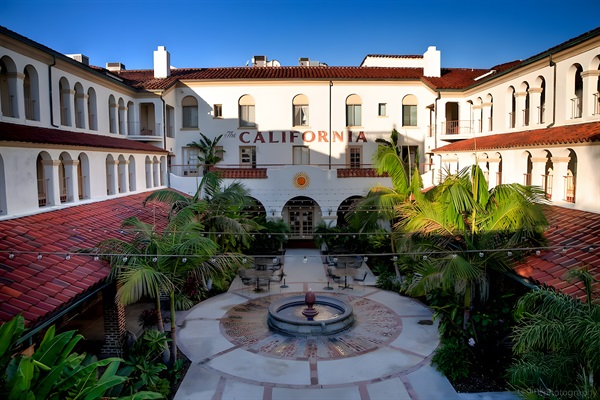 Walking distance to Historic downtown with shops and restaurantswith shops and restaurants