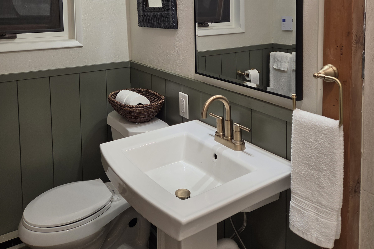 Upstairs Full Bath with Shower
