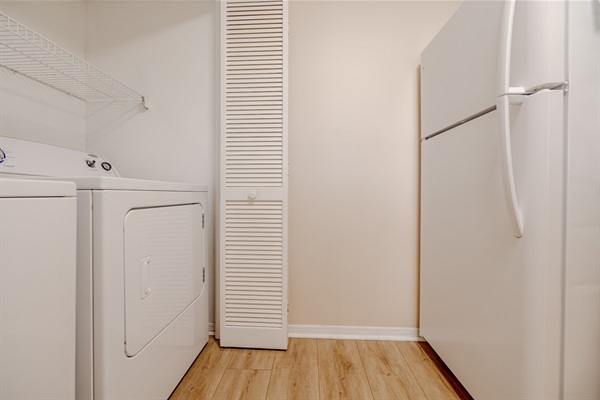 Kitchen area with washer and dryer