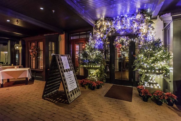 Enjoy fresh Gulf seafood, seasonal ingredients, and exceptional wine pairings at Restaurant Paradis—one of Rosemary Beach’s most beloved fine dining experiences. Reservations a must!