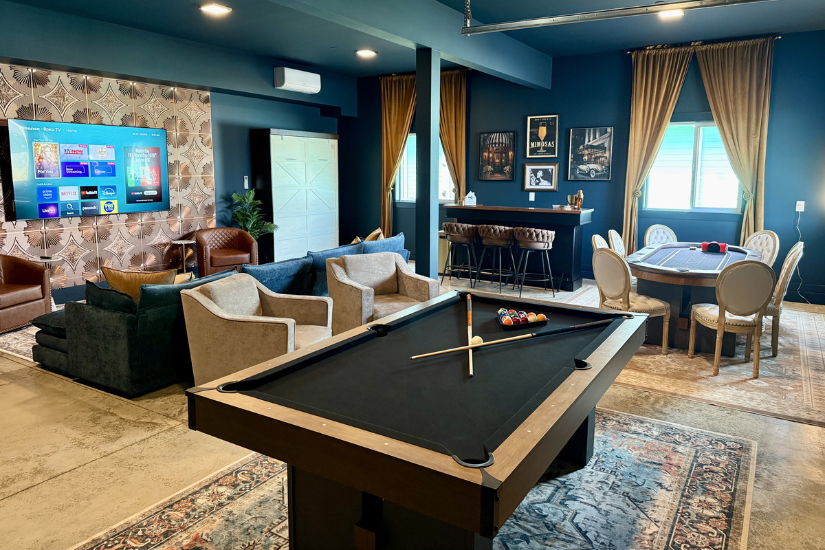 Head downstairs to the Octopus Room (Speak Easy) — tournament-ready pool table, big-screen TV and lounge seating in our moody lower-level hangout.