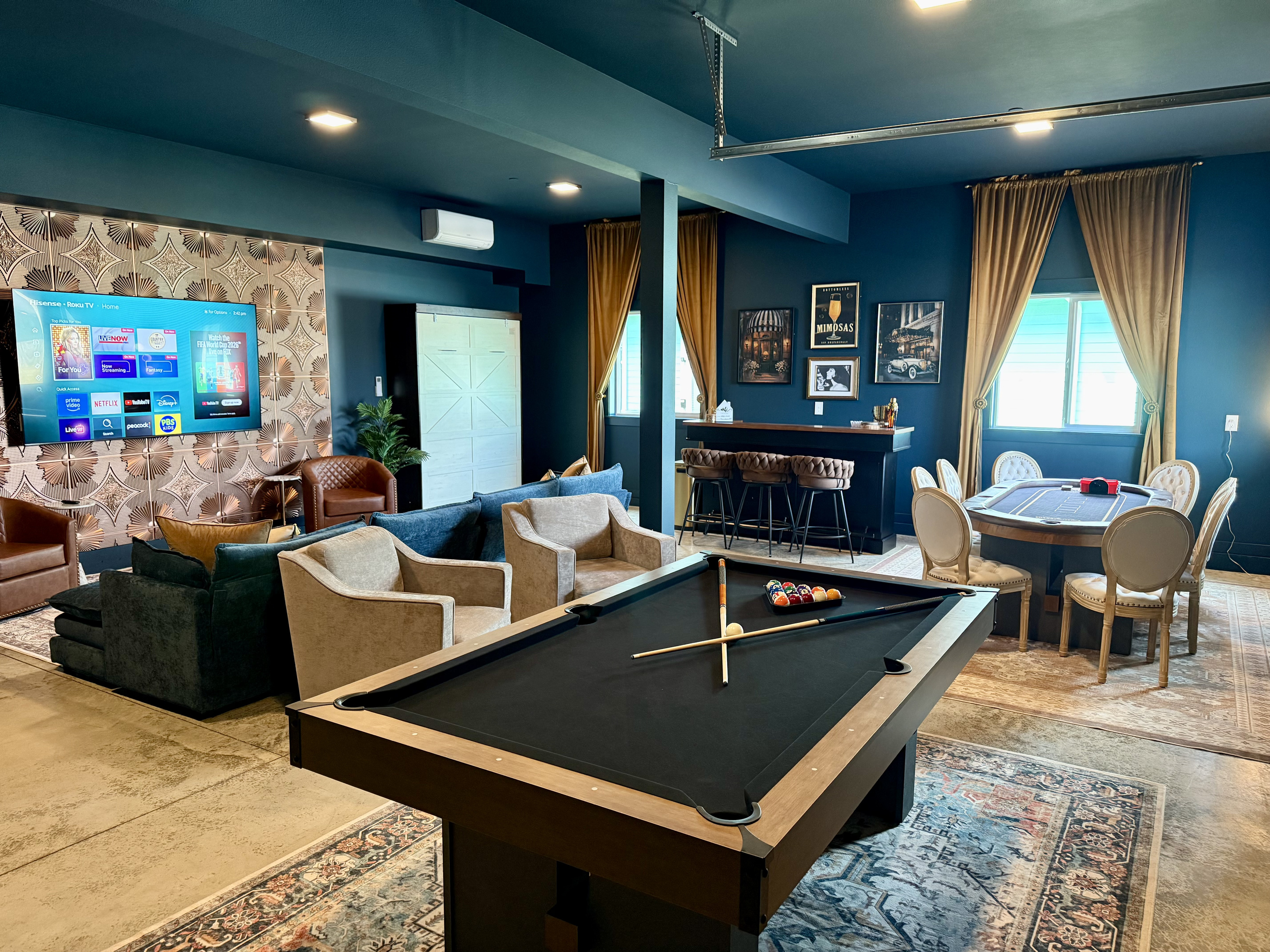 Head downstairs to the Octopus Room (Speak Easy) — tournament-ready pool table, big-screen TV and lounge seating in our moody lower-level hangout.